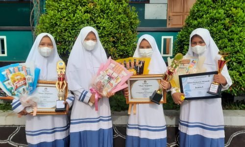 pemberian aprresiasi juara lomba